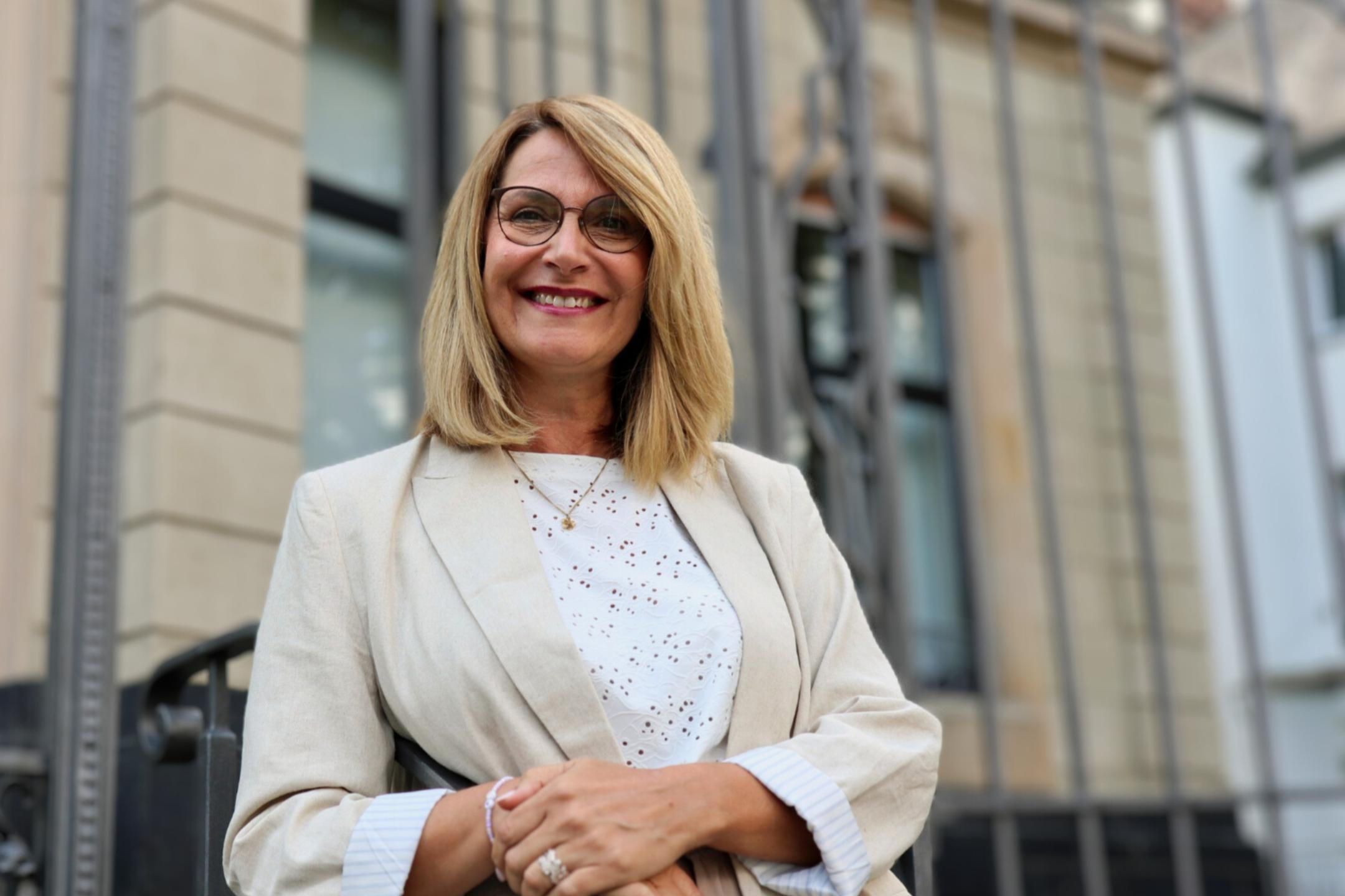 Sandra Löcher teilt sich die fachliche Leitung der TelefonSeelsorge Mittelrhein mit der evangelischen Pfarrerin Carmen Tomaszewski.